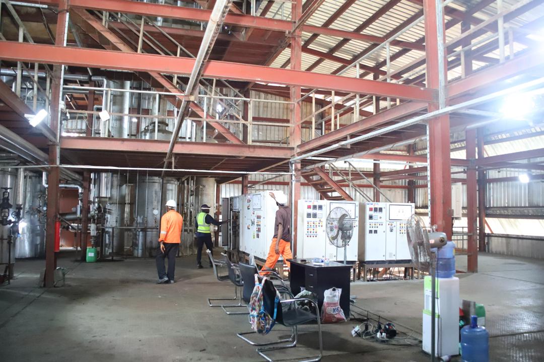 Topcell refinery control floor and processing equipment
